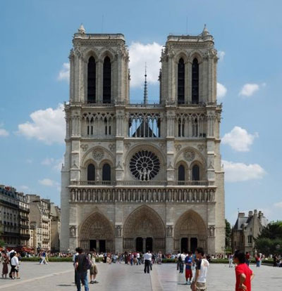 Tour di Parigi in nave hotel. Notre Dame, Parigi.